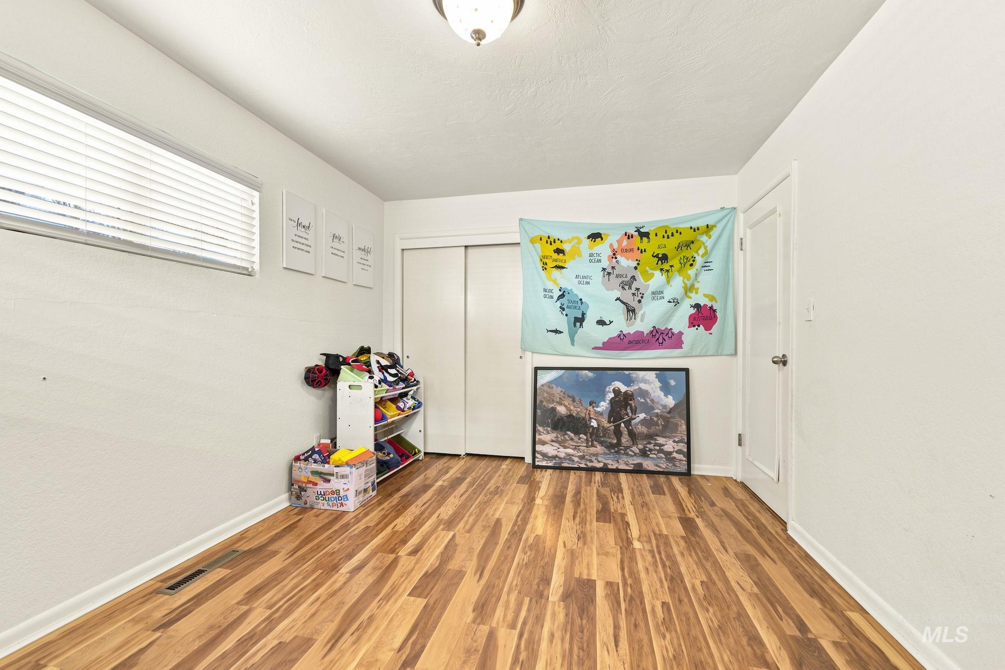 1609 E Beech St Property Photo 23