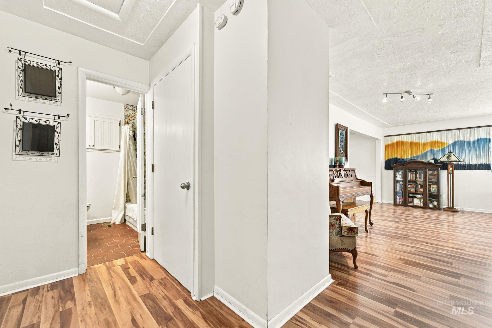 1609 E Beech St Property Photo 24