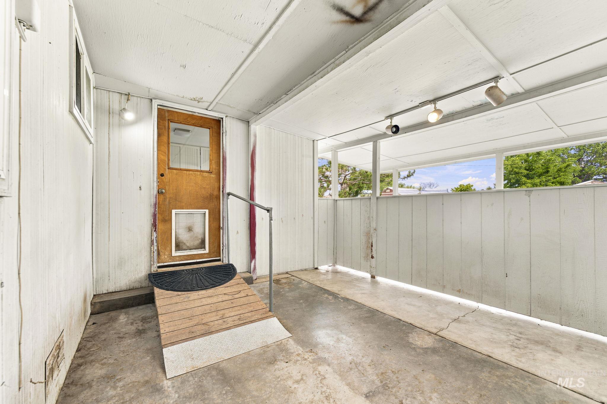 1609 E Beech St Property Photo 27