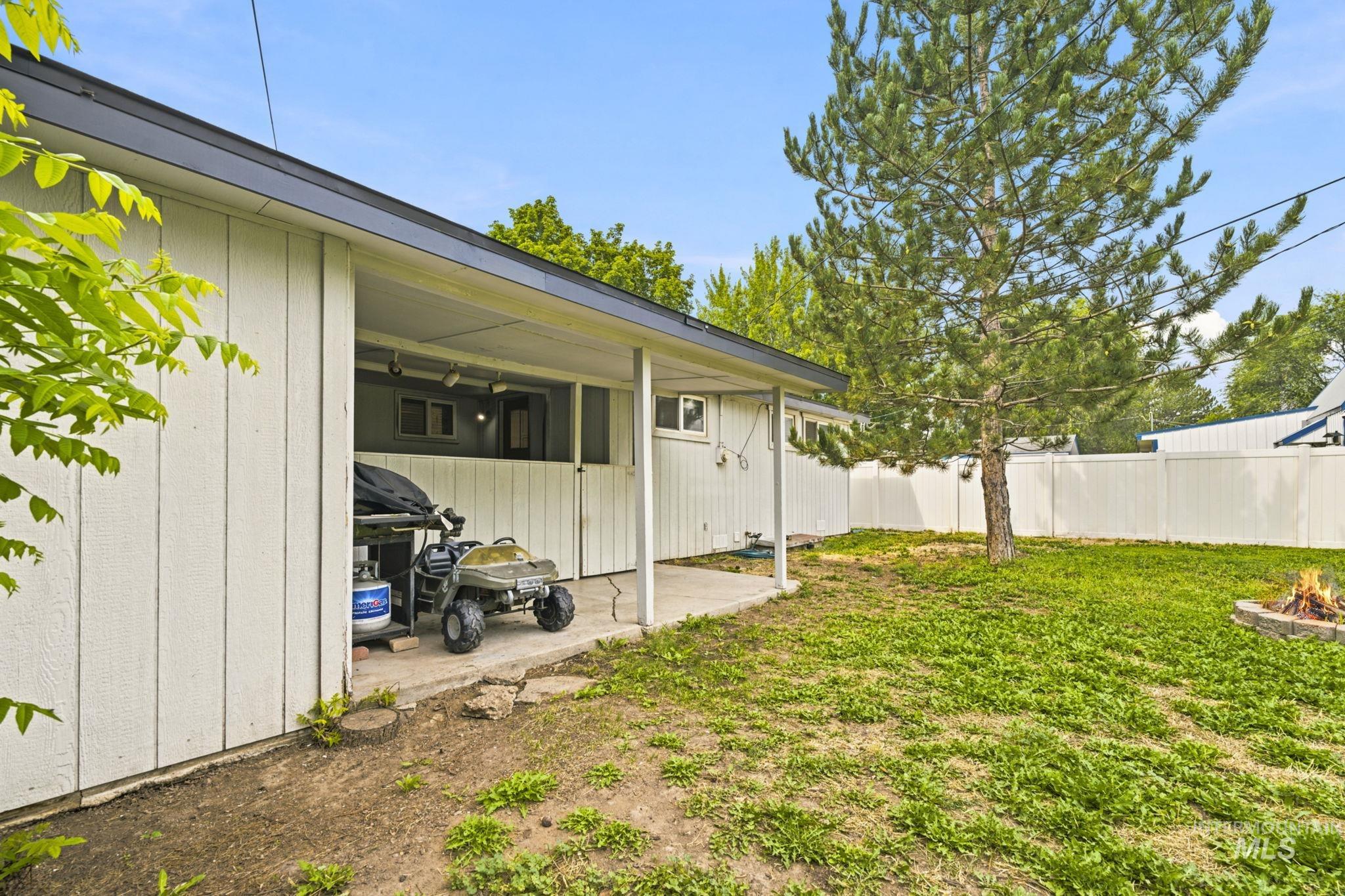 1609 E Beech St Property Photo 30