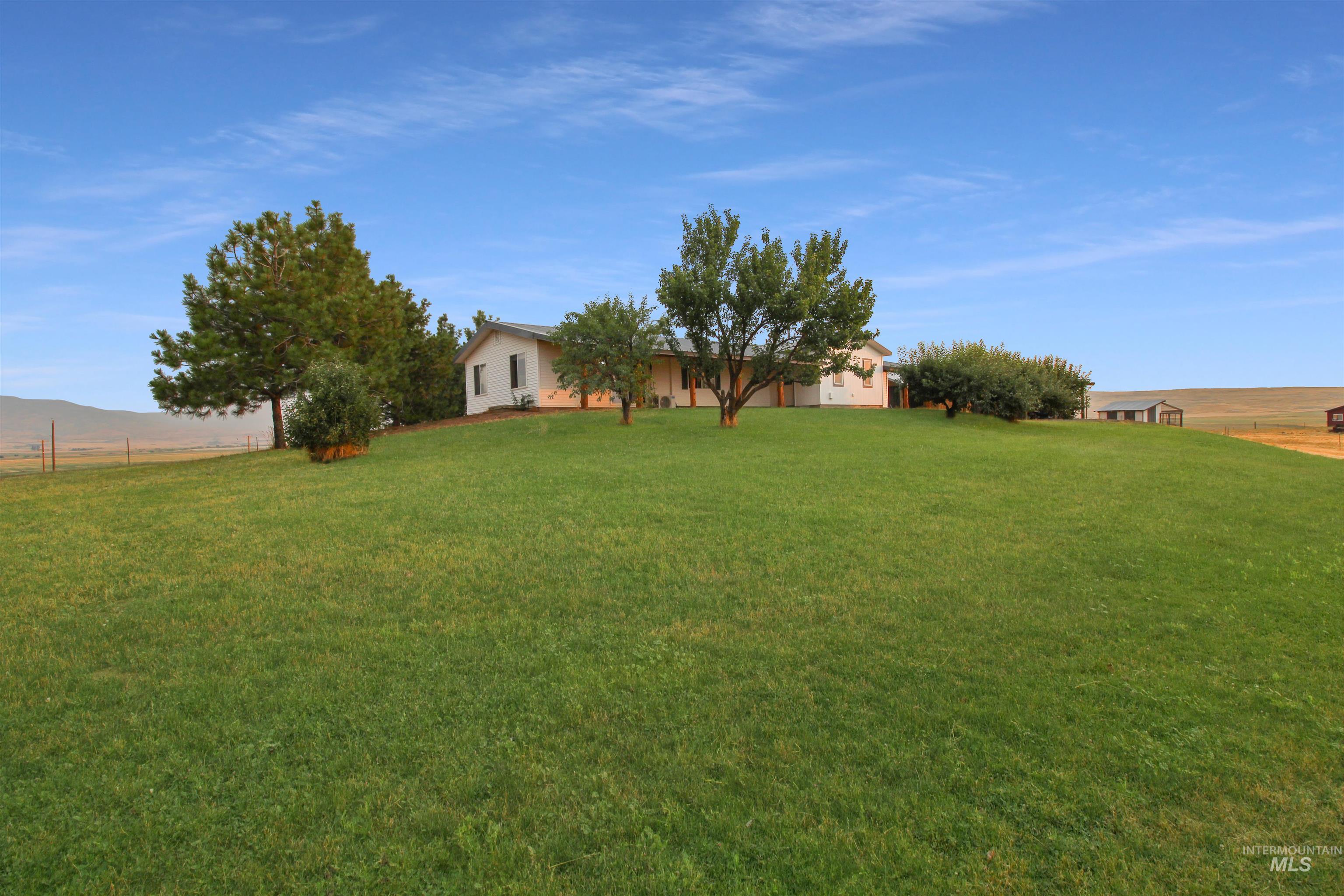 2469 Hague Rd Property Photo 1