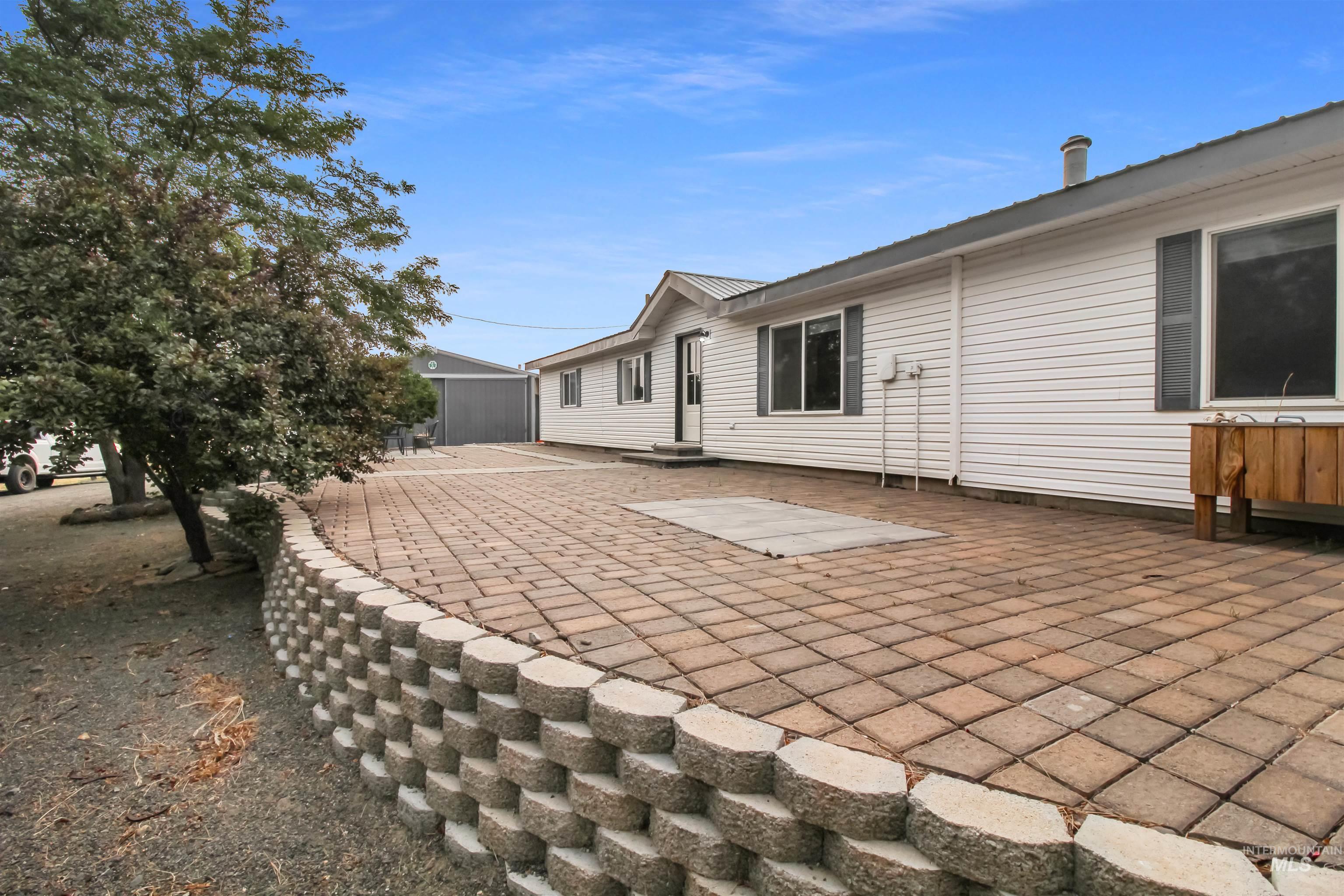 2469 Hague Rd Property Photo 4