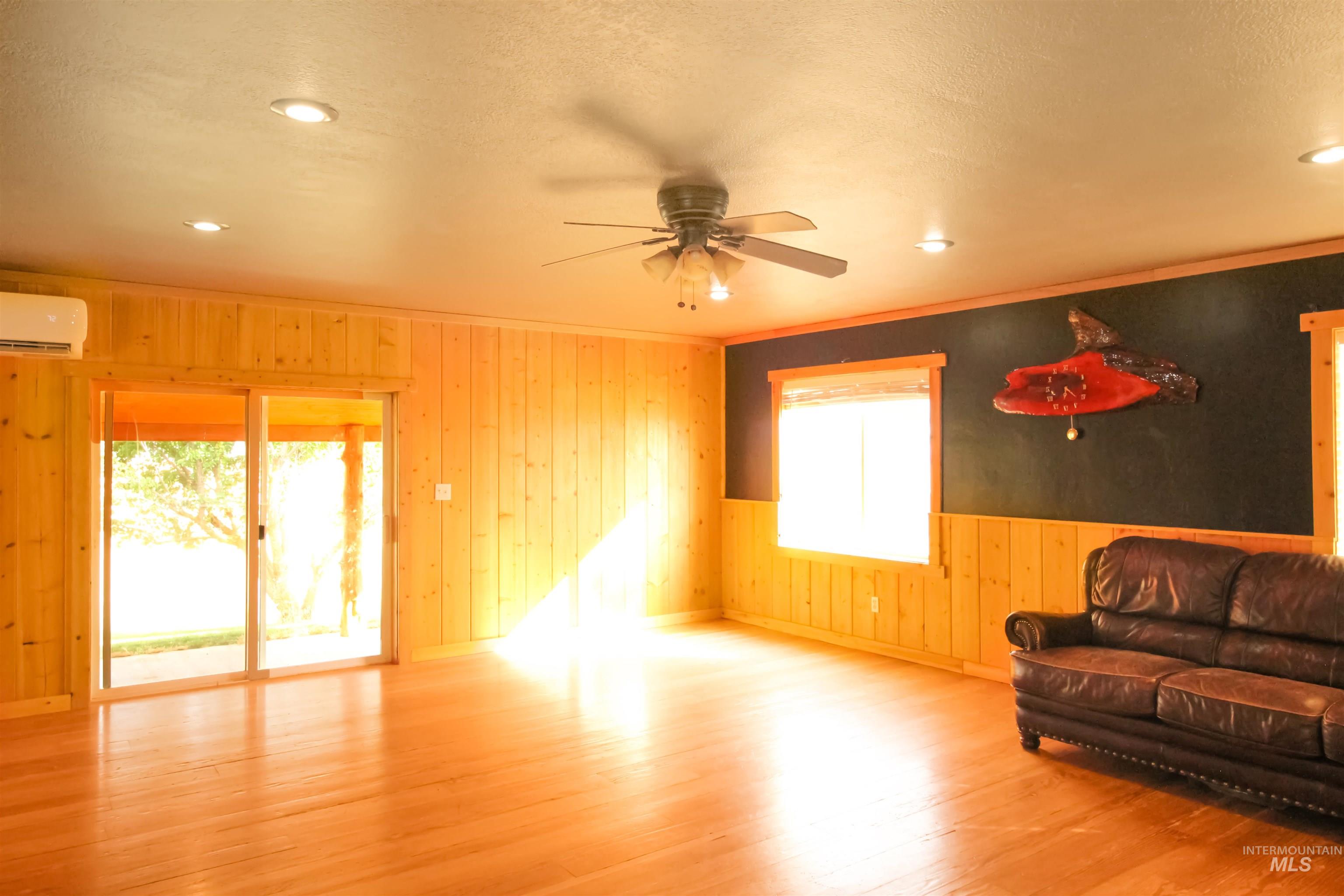 2469 Hague Rd Property Photo 6