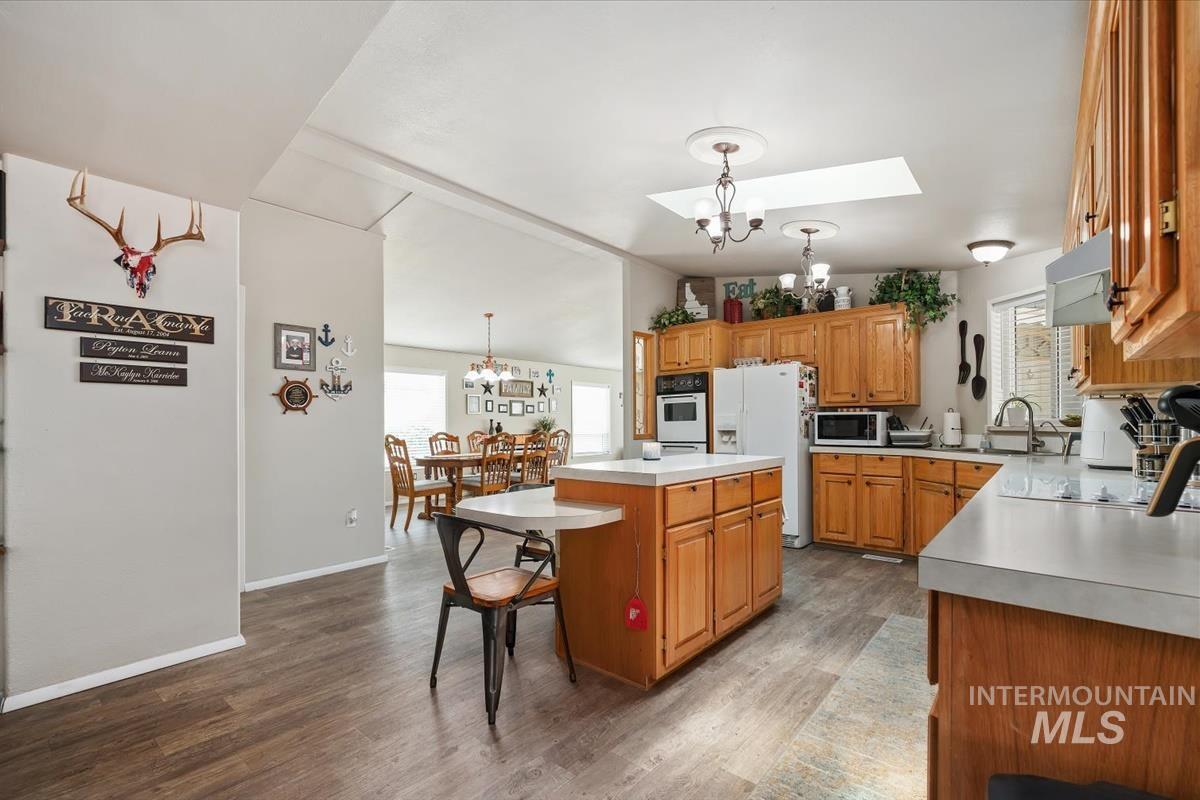 1200 Beverly Ave. Property Photo 10