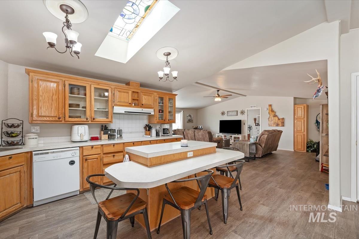 1200 Beverly Ave. Property Photo 11