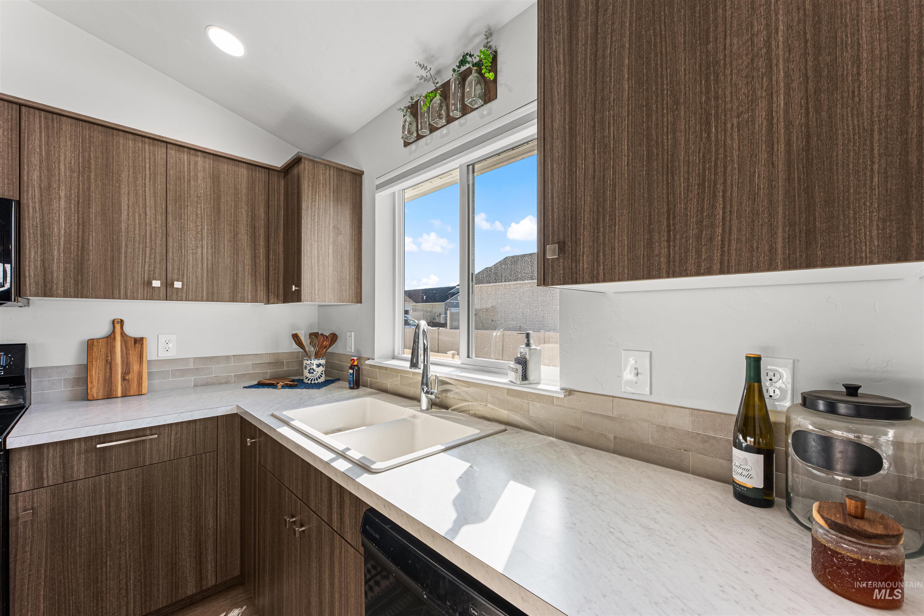 12342 Noreen St Property Photo 8