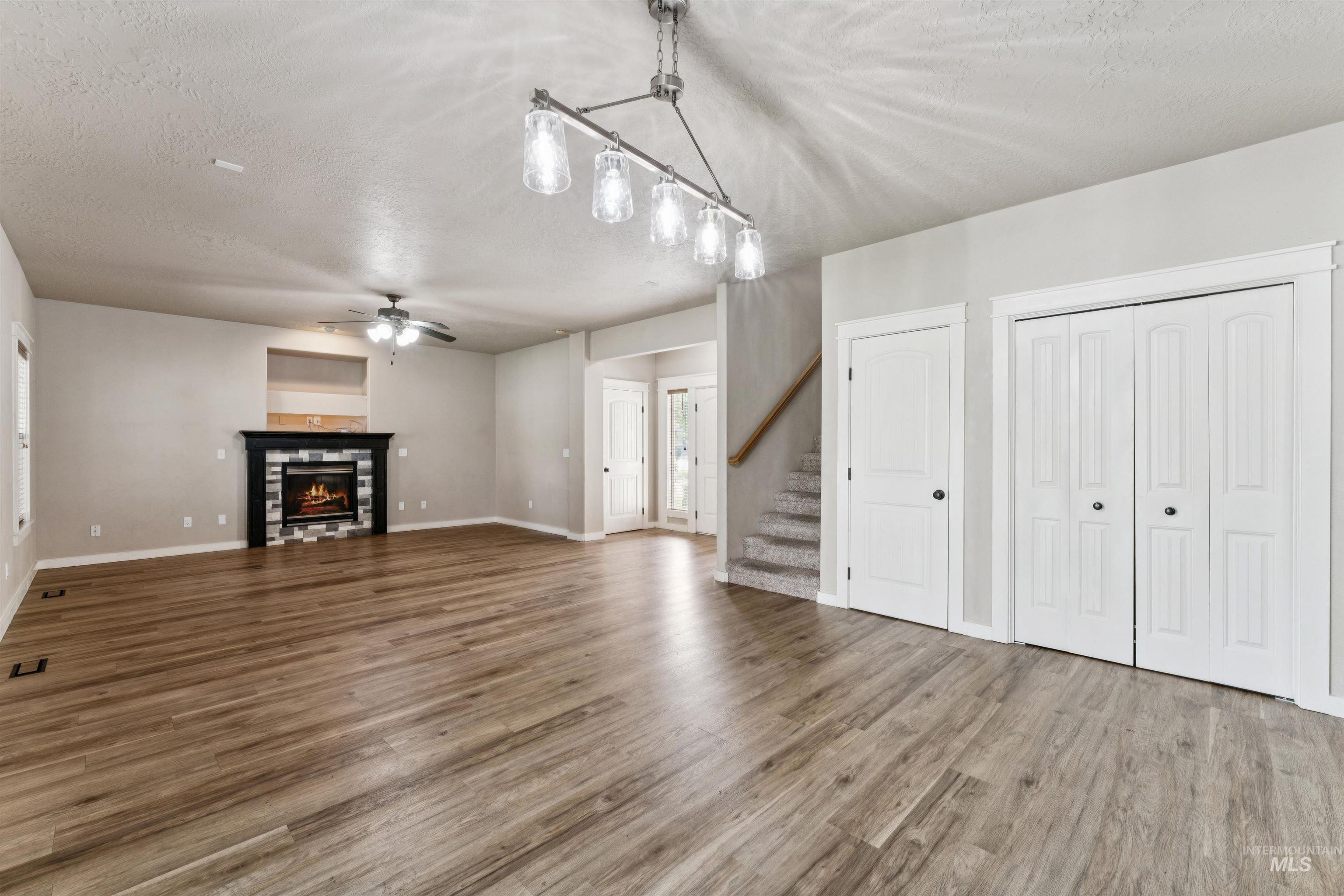 1902 E Mountain Man Property Photo 4