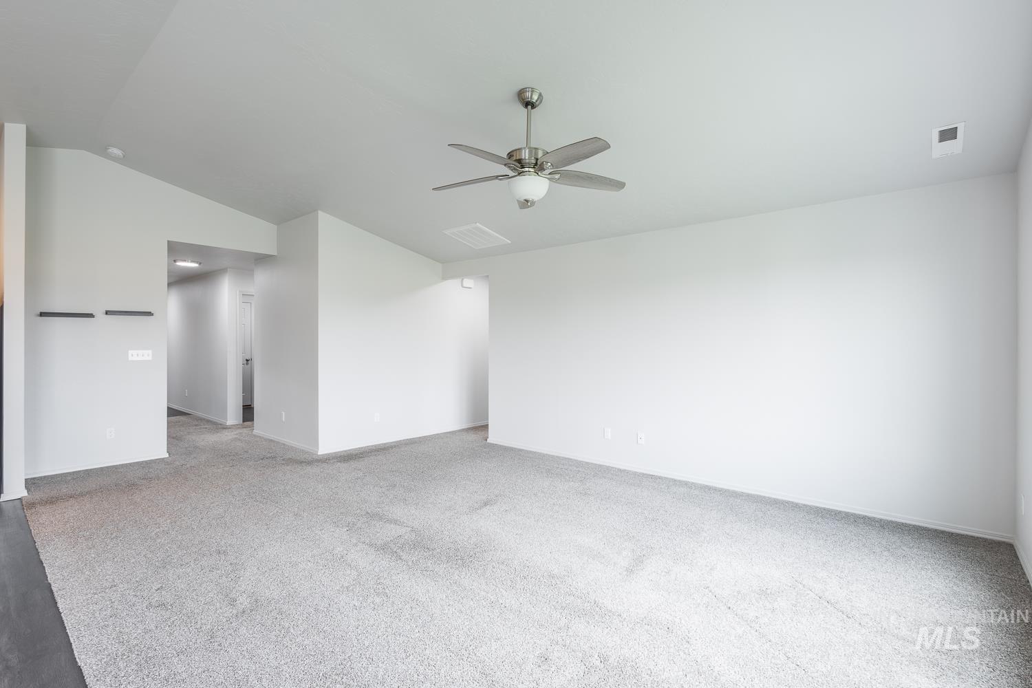 1545 N Thistle Dr Property Photo 9