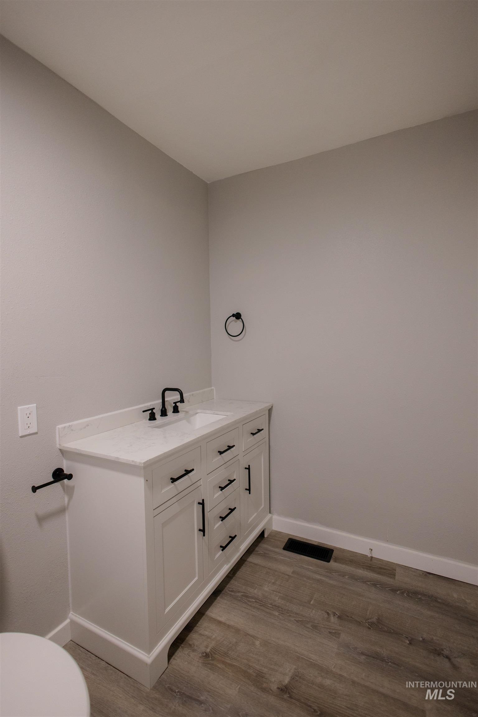 870 N 10th E Property Photo 16