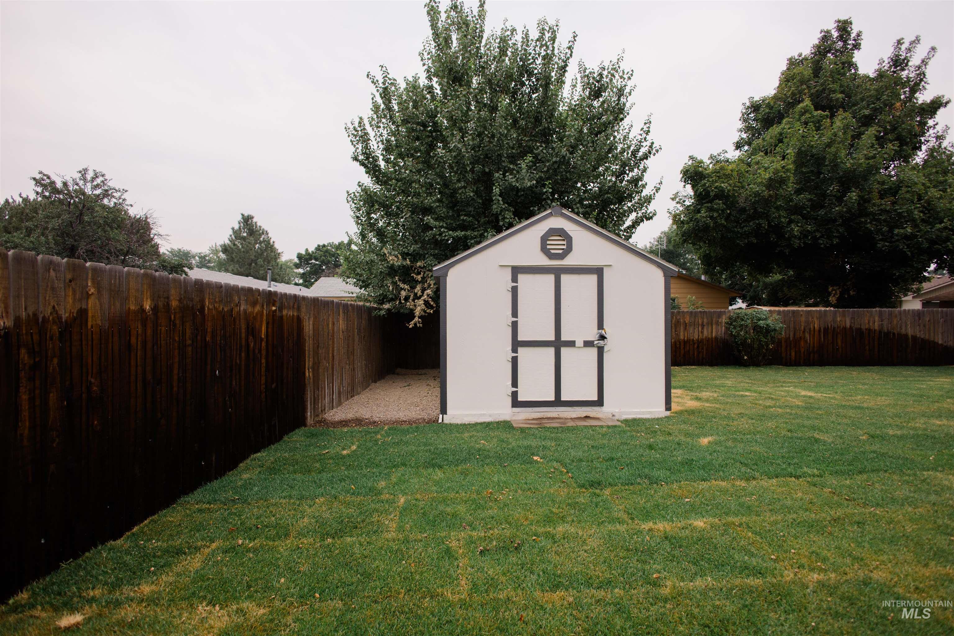870 N 10th E Property Photo 36