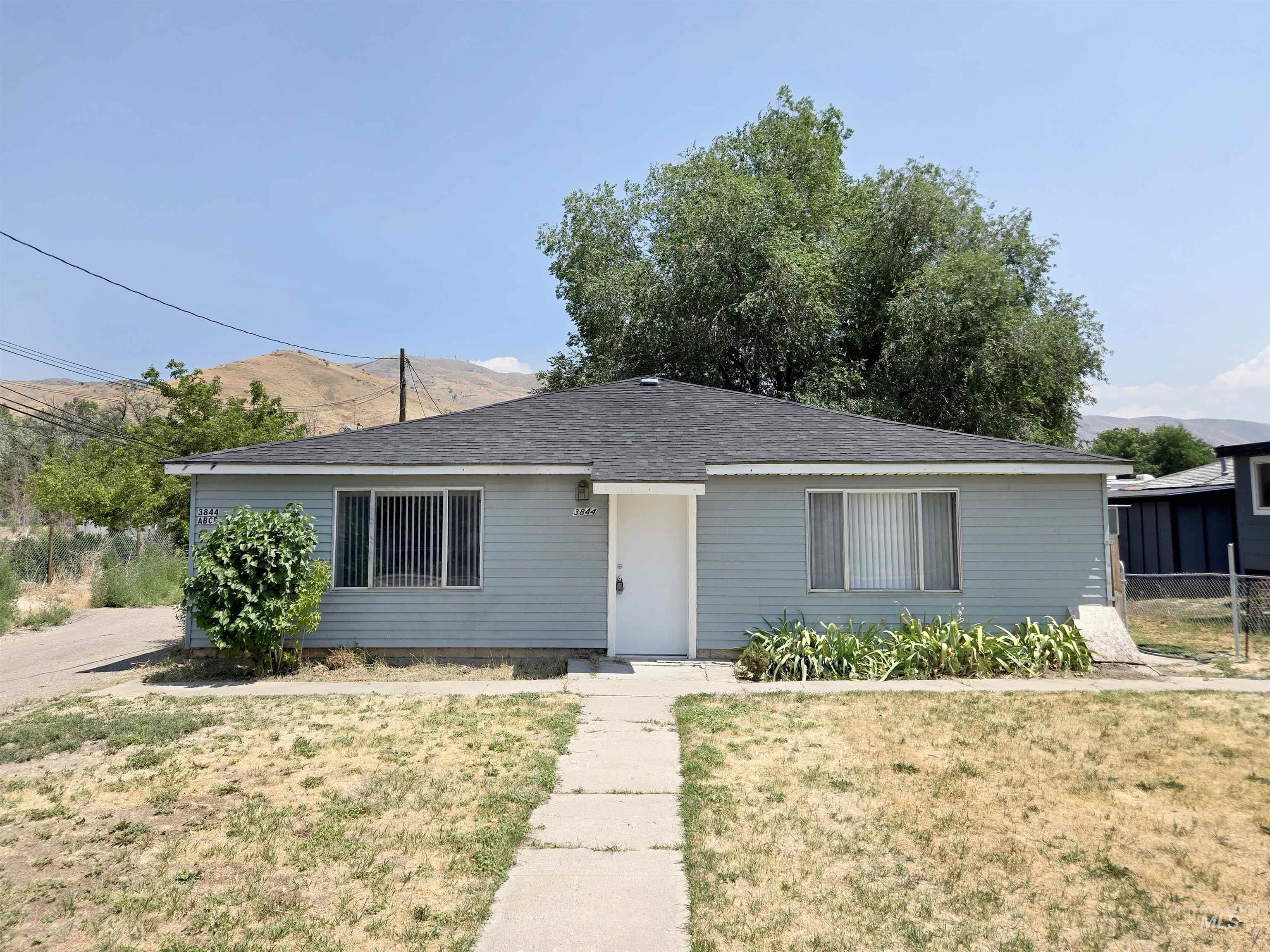 3844 Jason Ave Property Photo 1