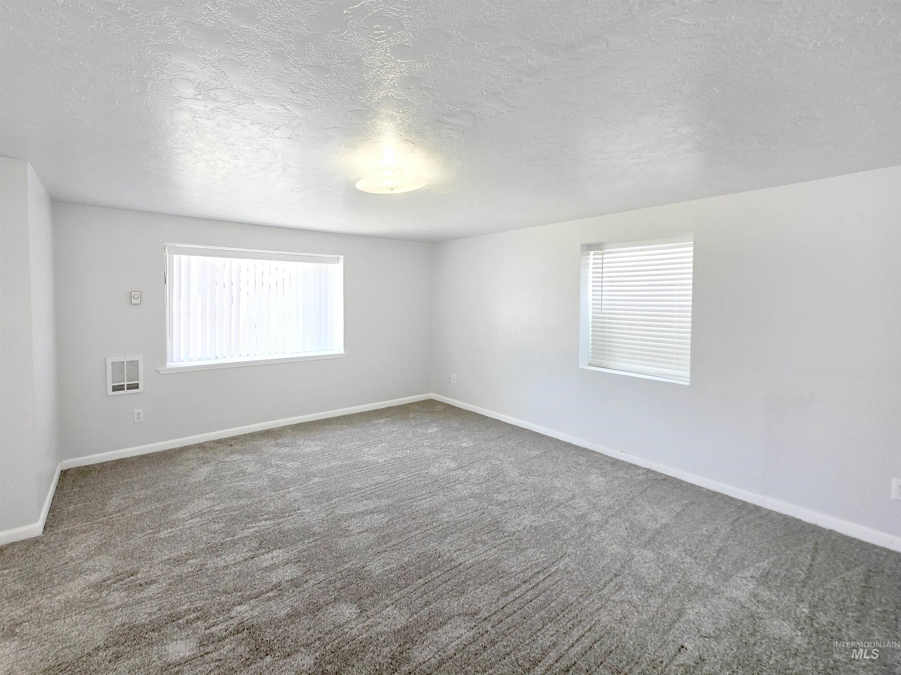 3844 Jason Ave Property Photo 2
