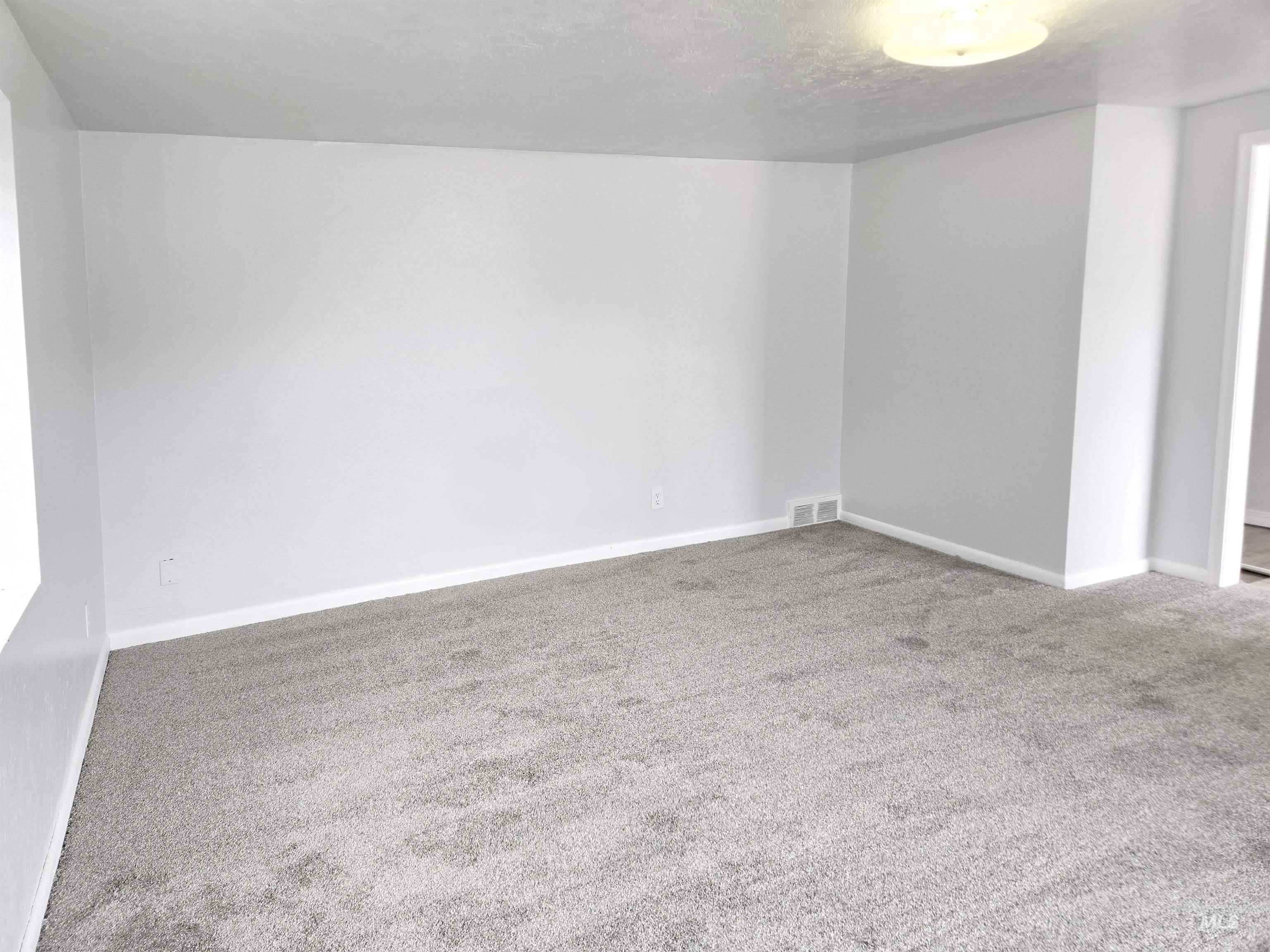 3844 Jason Ave Property Photo 3