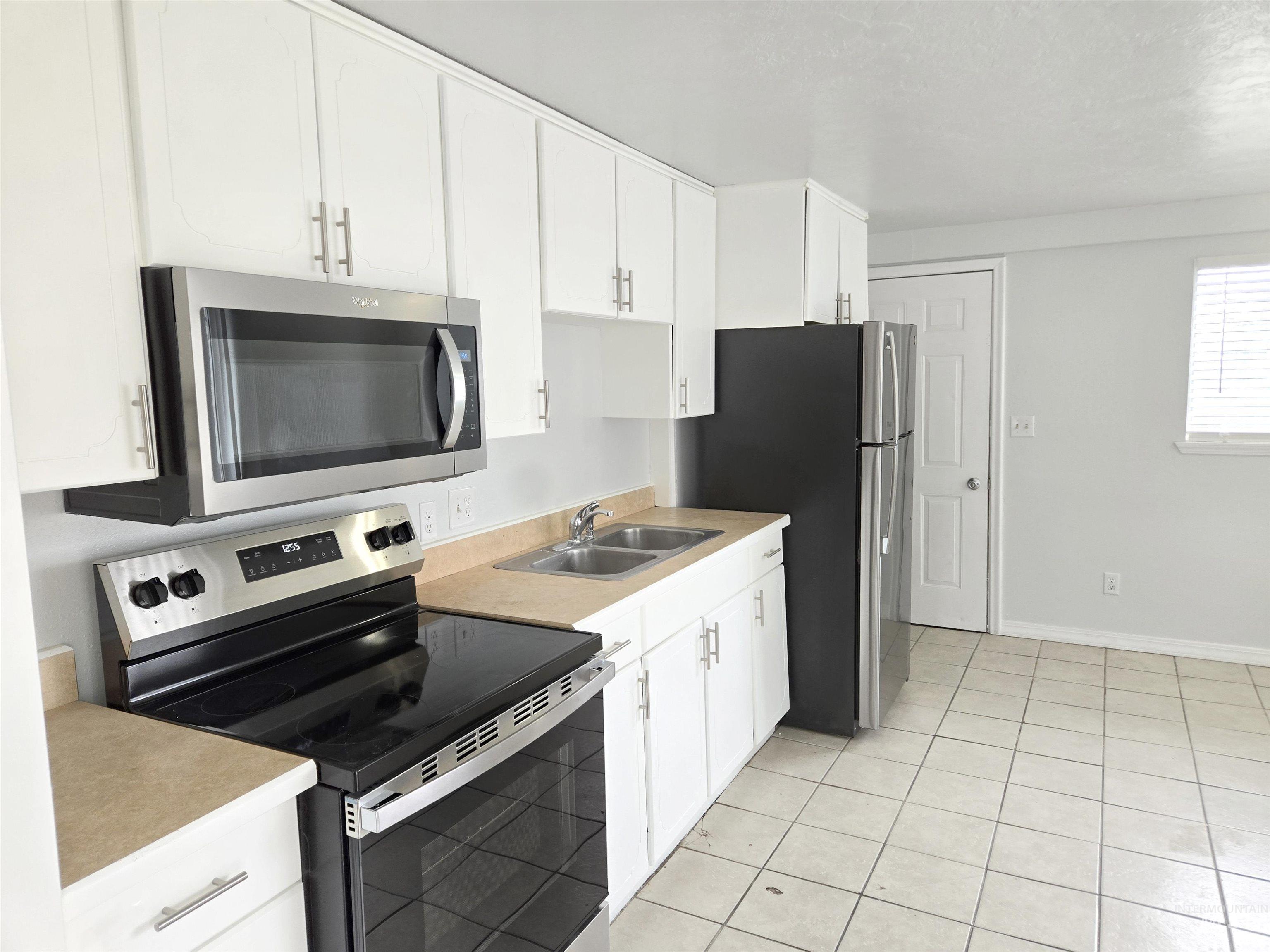 3844 Jason Ave Property Photo 4