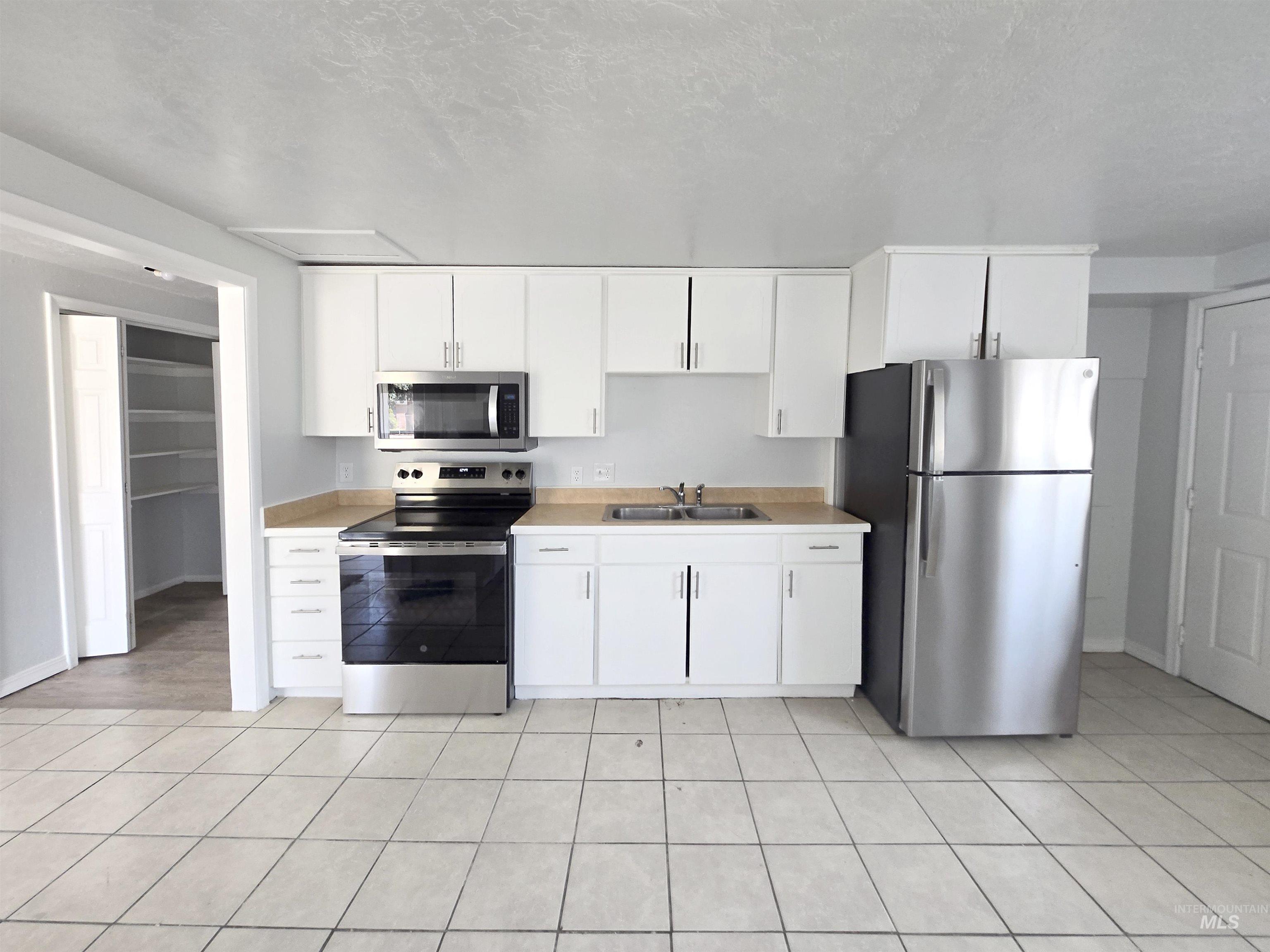 3844 Jason Ave Property Photo 5