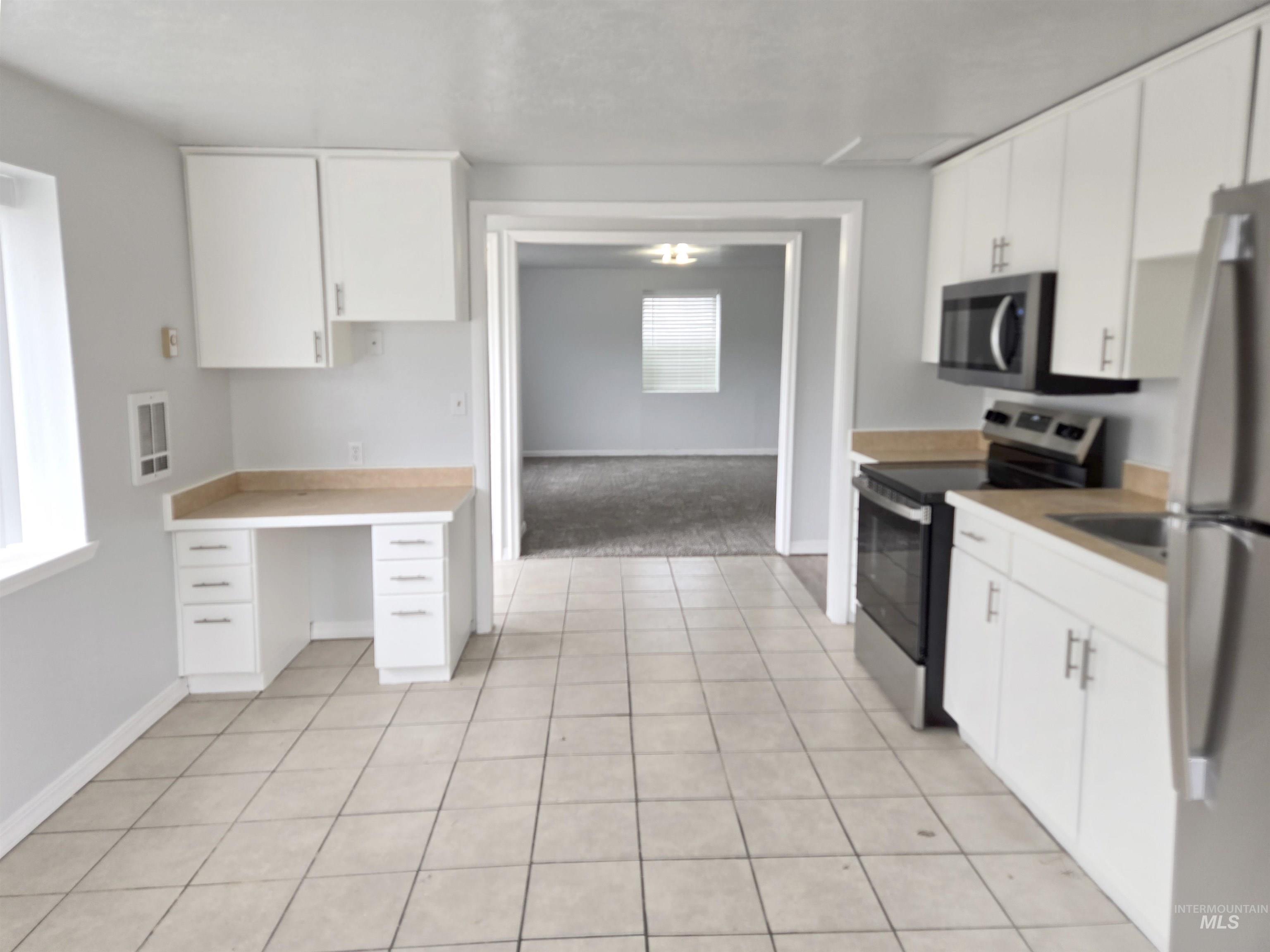 3844 Jason Ave Property Photo 6