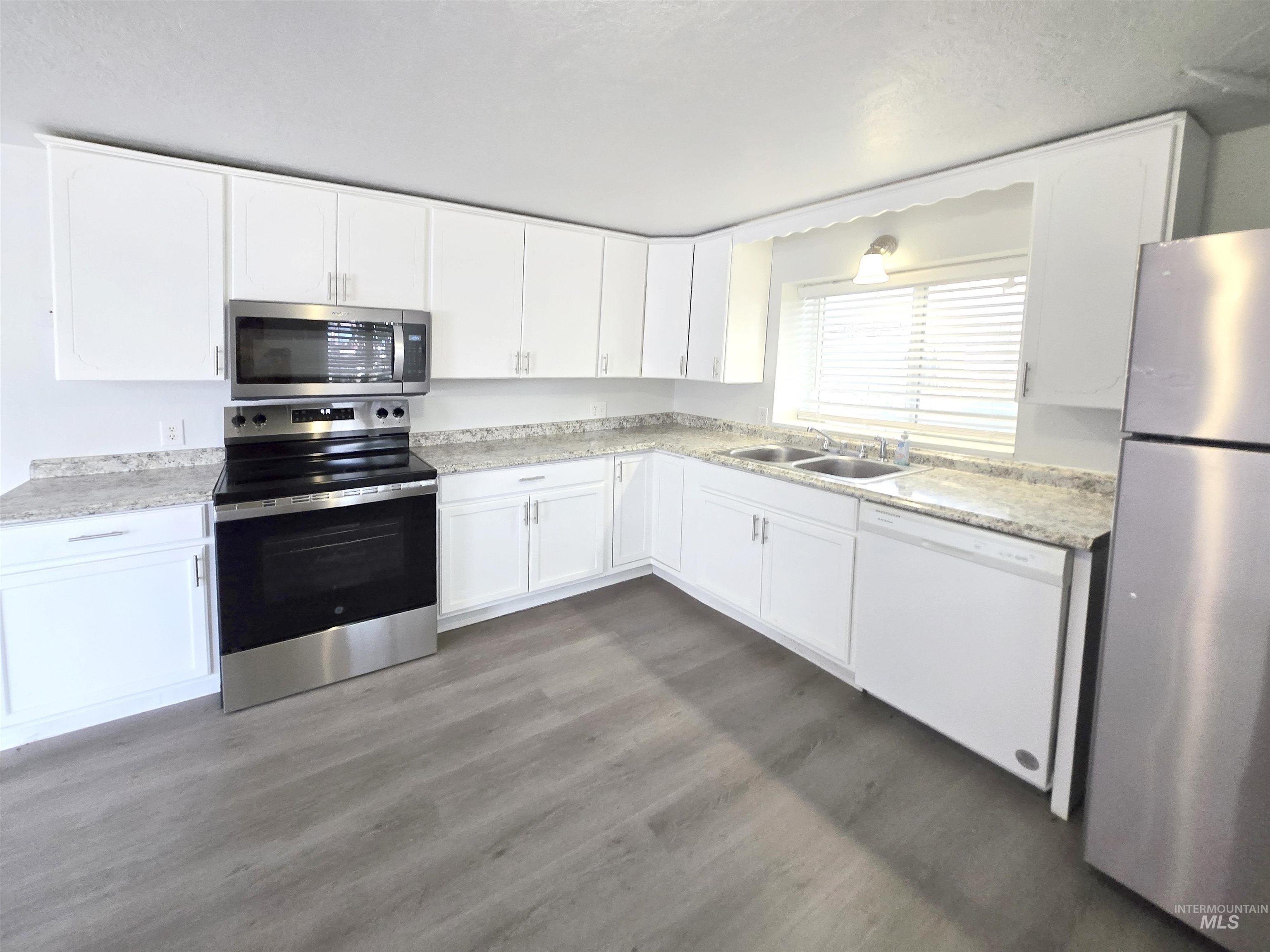 3844 Jason Ave Property Photo 13