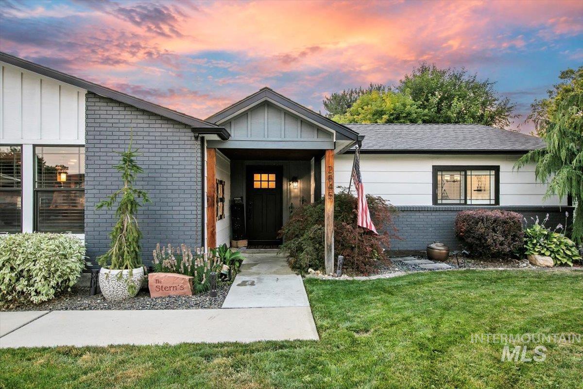 2845 S Chinkapin Ave Property Photo 2
