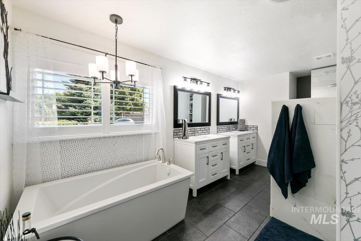 2845 S Chinkapin Ave Property Photo 23