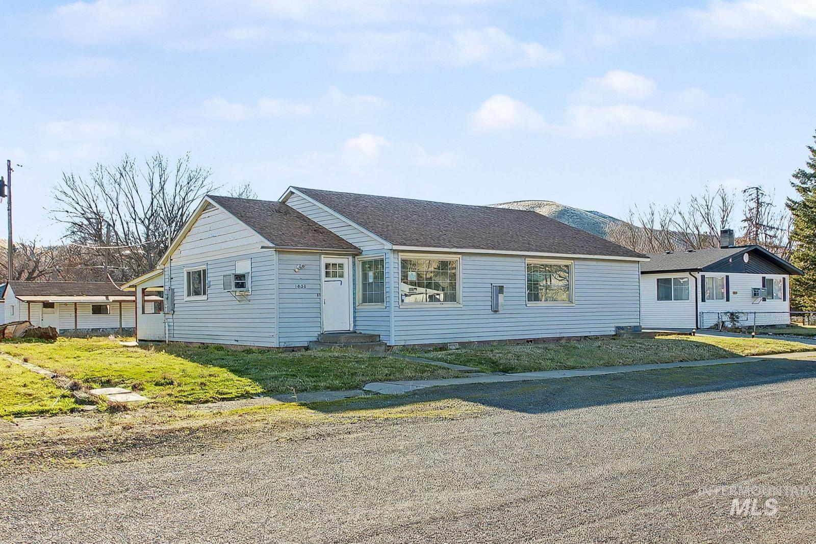 1830 Columbia Street Property Photo 1