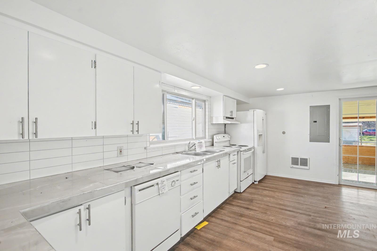 1830 Columbia Street Property Photo 7