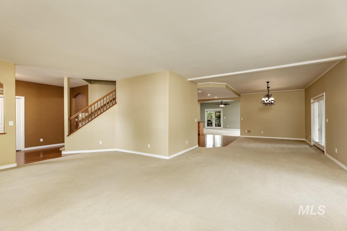 963 E Kingsford Dr Property Photo 10