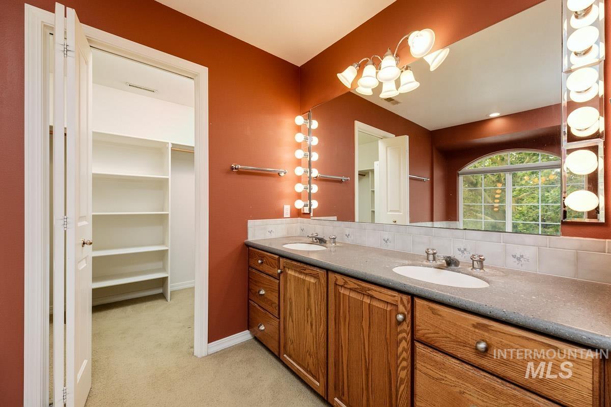 963 E Kingsford Dr Property Photo 27