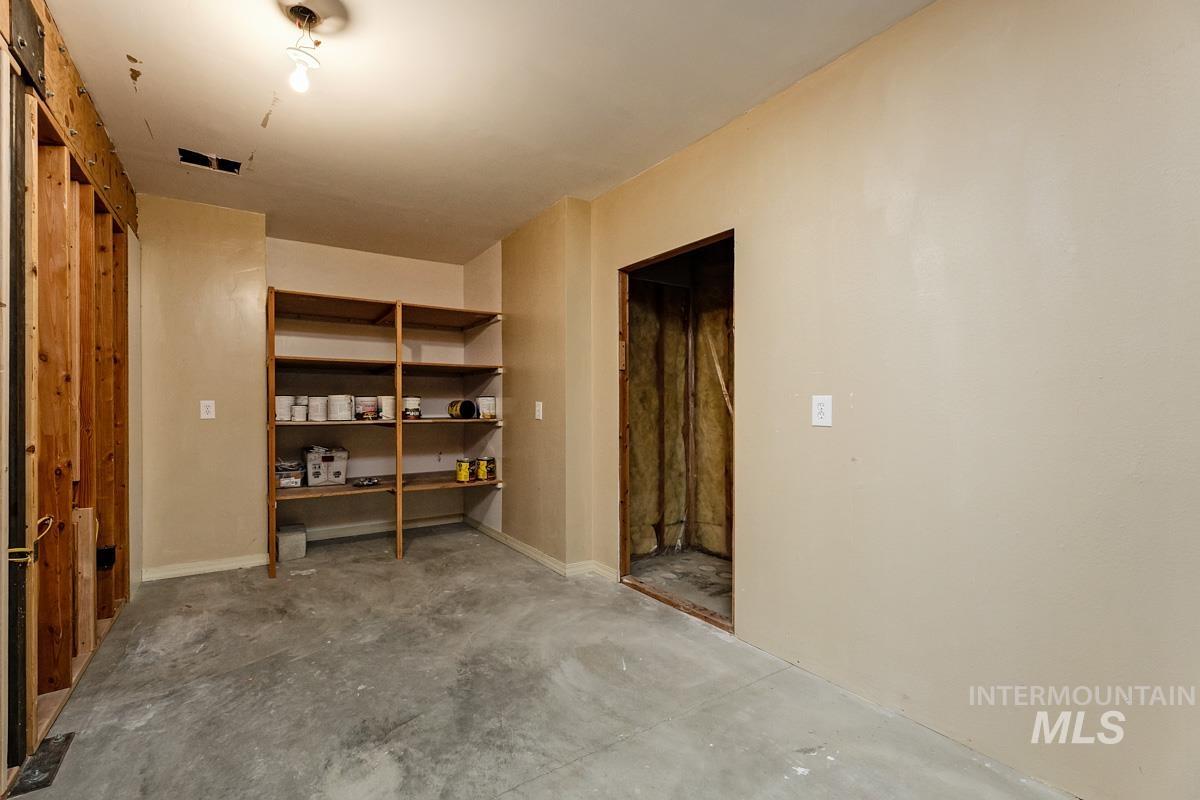 963 E Kingsford Dr Property Photo 36