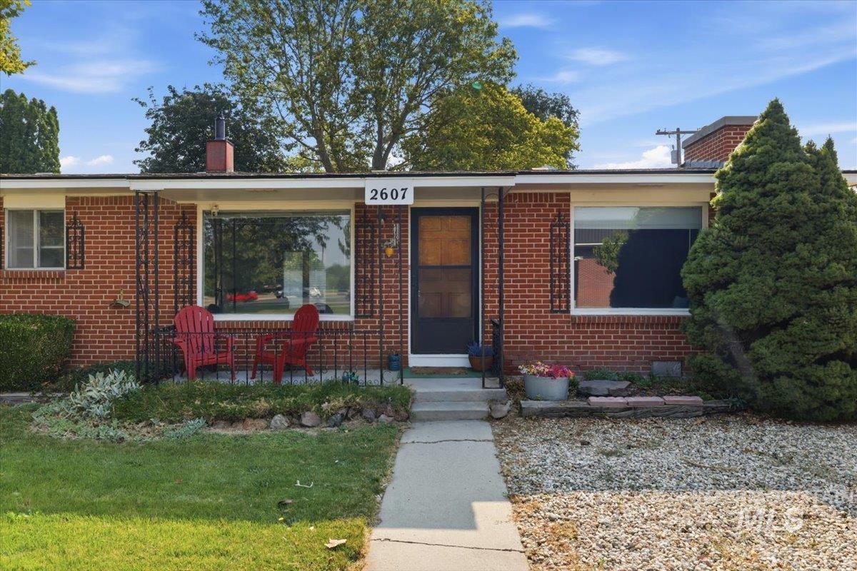 2607 S Montana Property Photo 3
