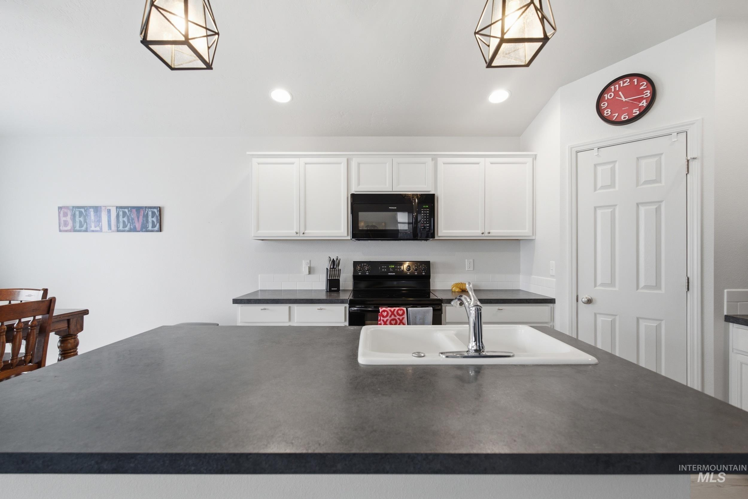 11852 Wilmington St Property Photo 8