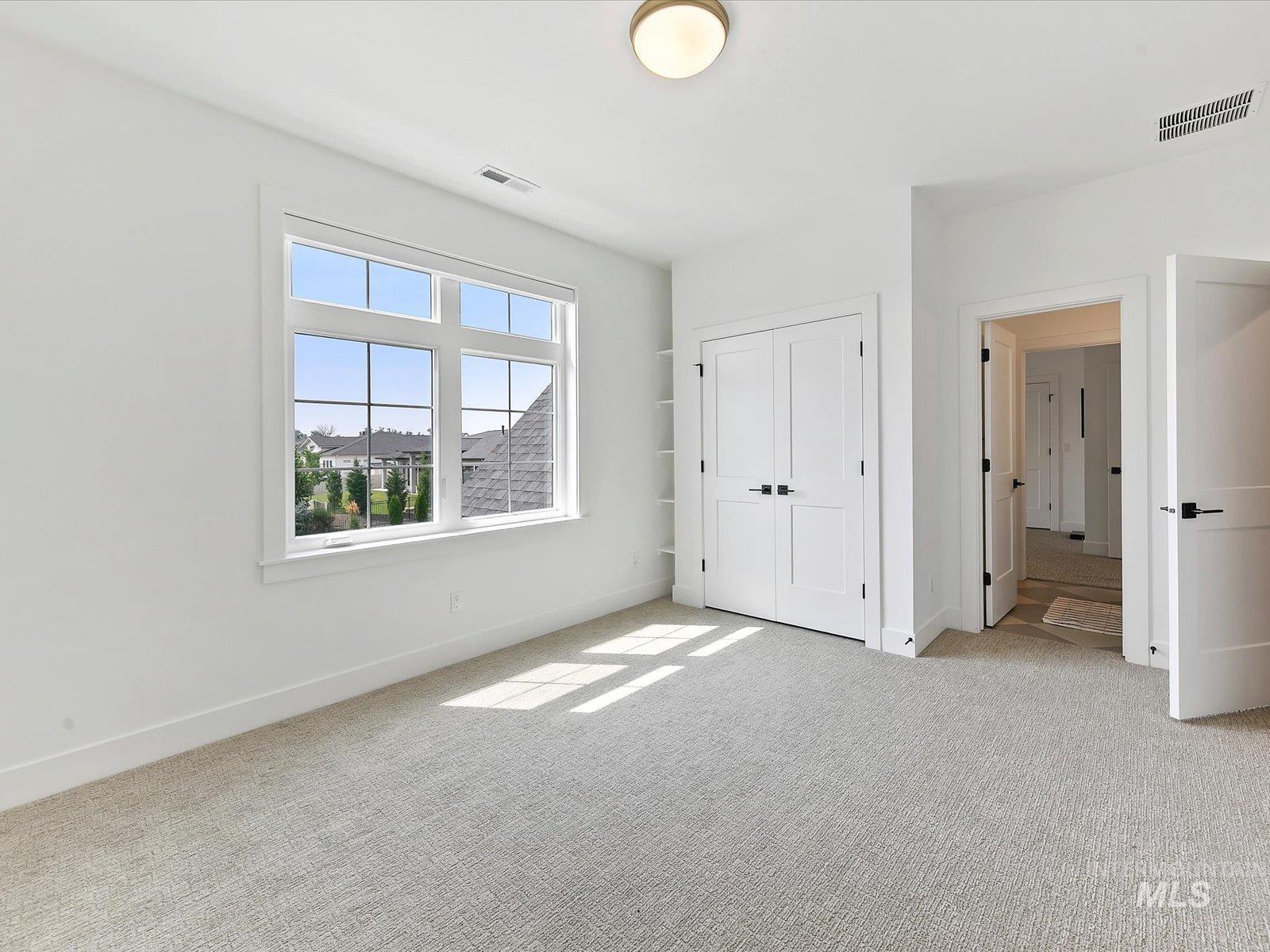 2546 N Heirloom Ave Property Photo 35