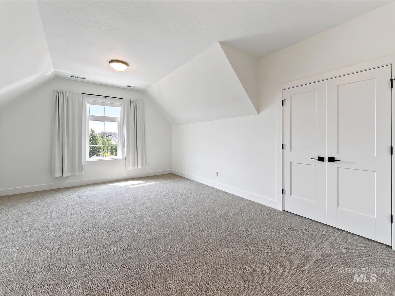 2546 N Heirloom Ave Property Photo 39