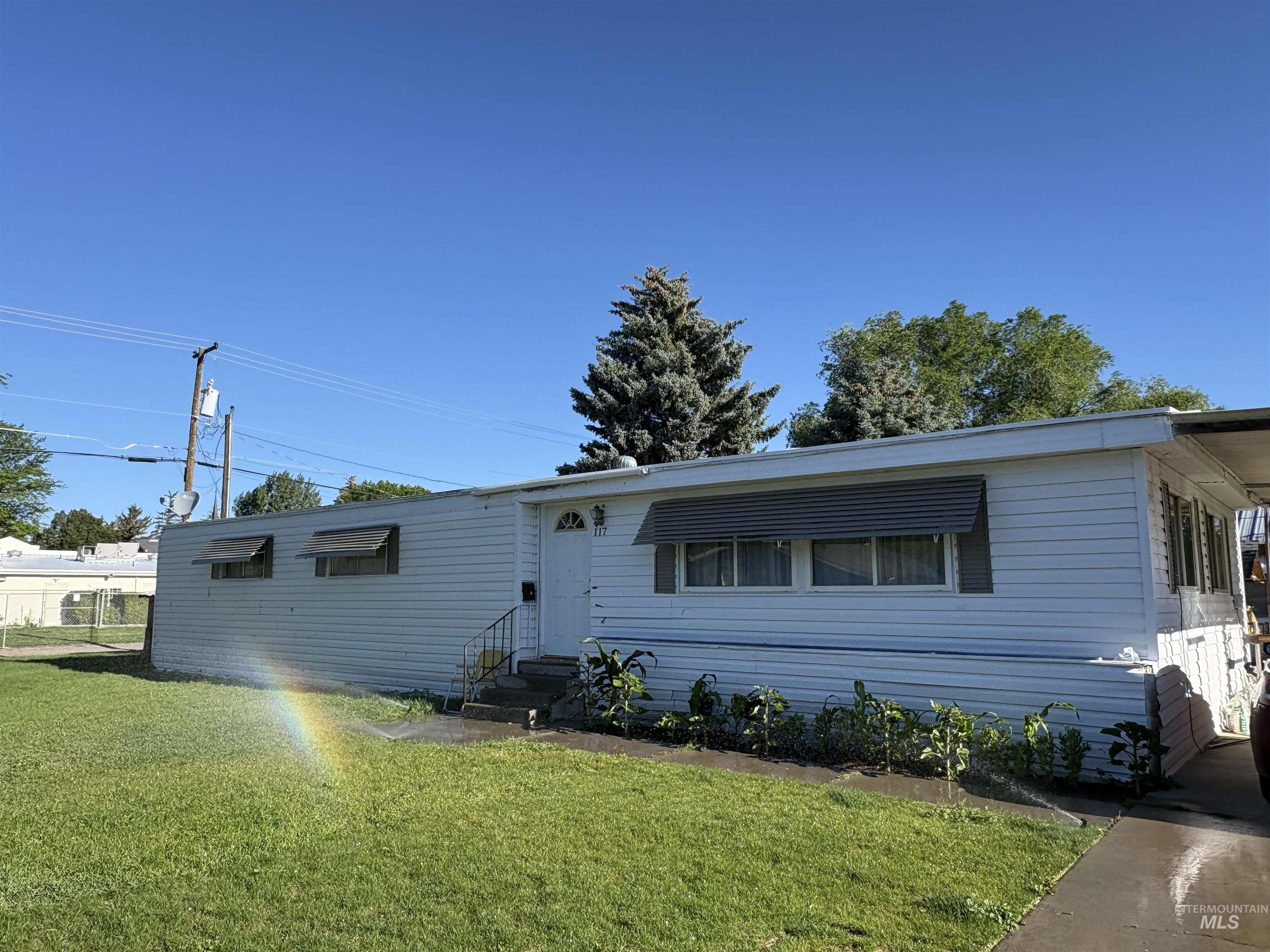 117 E 5th Street Property Photo 1