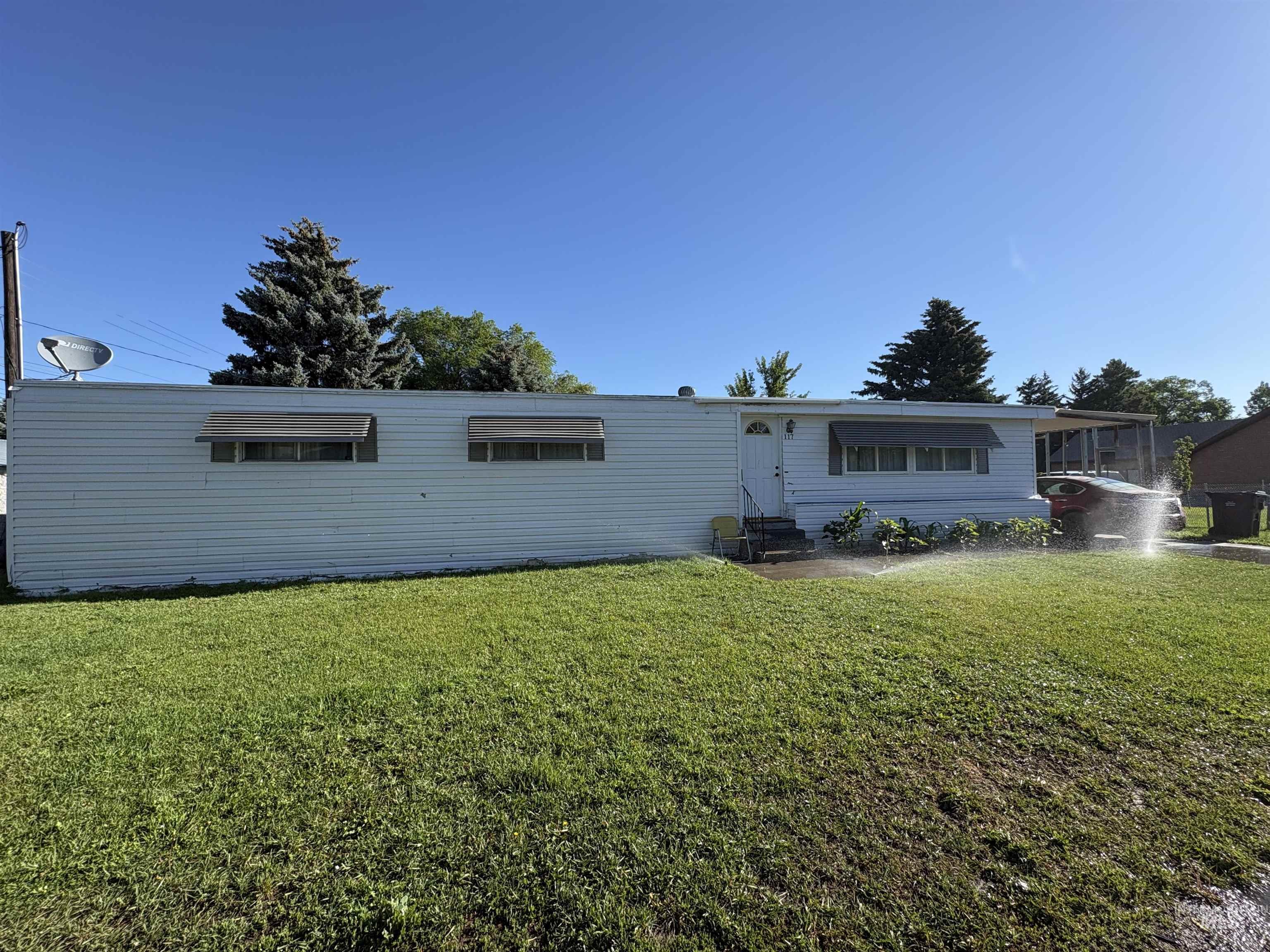 117 E 5th Street Property Photo 3