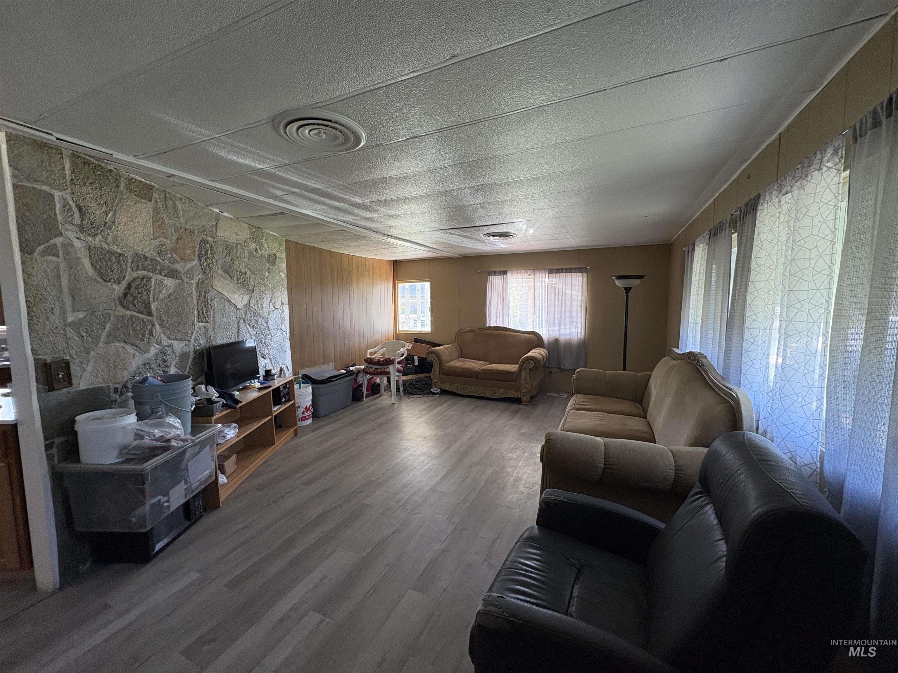 117 E 5th Street Property Photo 5