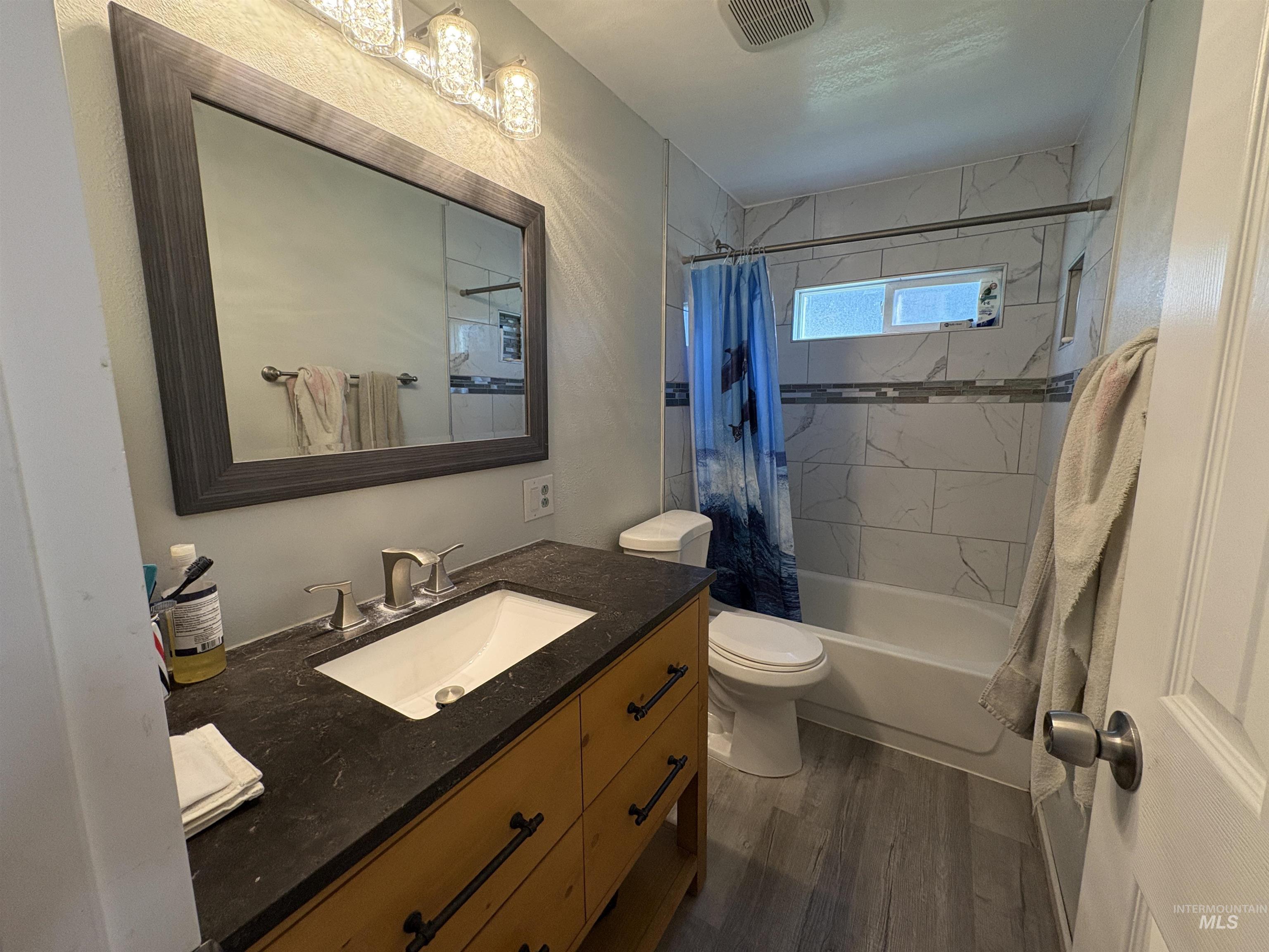 117 E 5th Street Property Photo 9