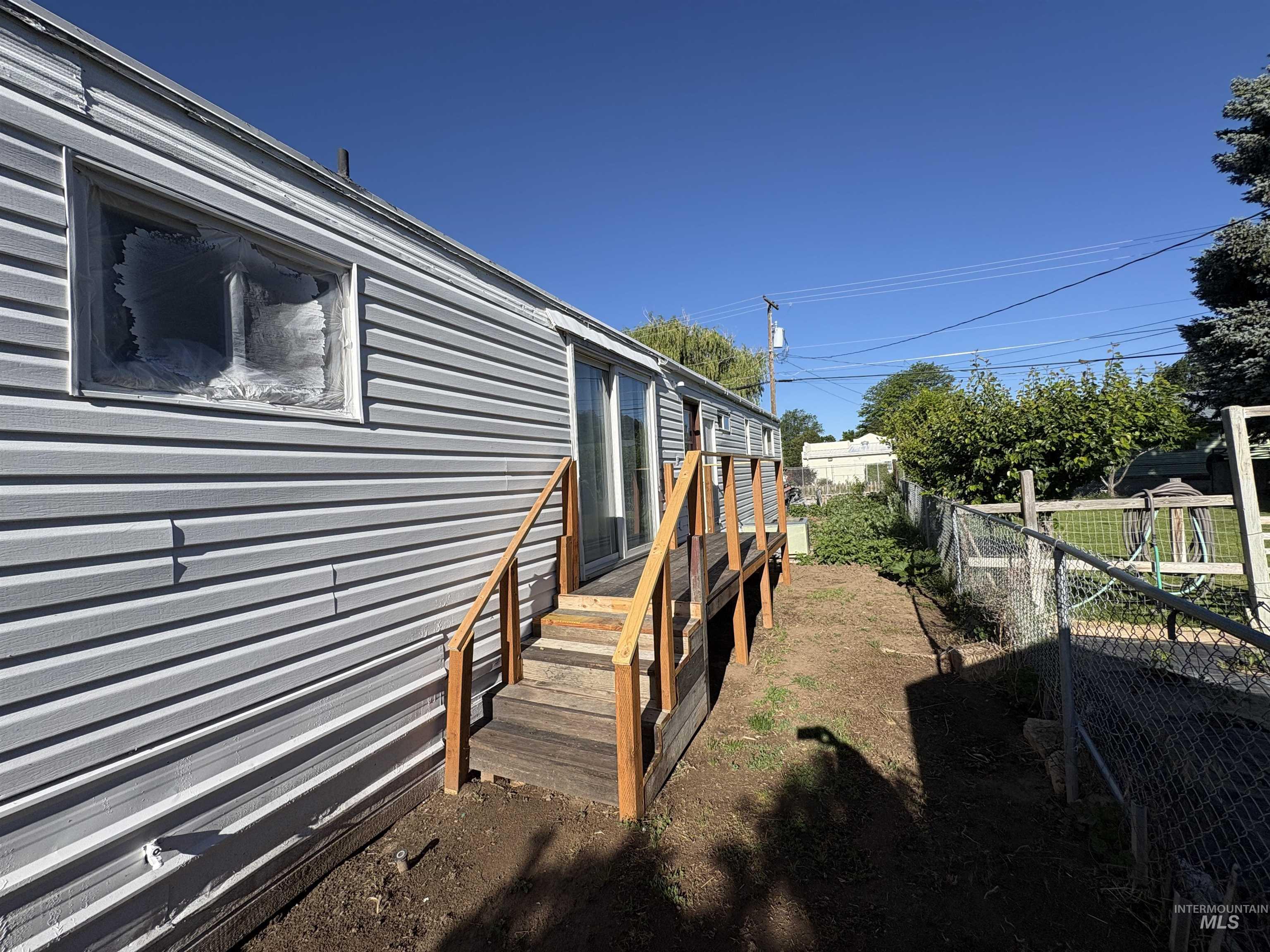 117 E 5th Street Property Photo 12