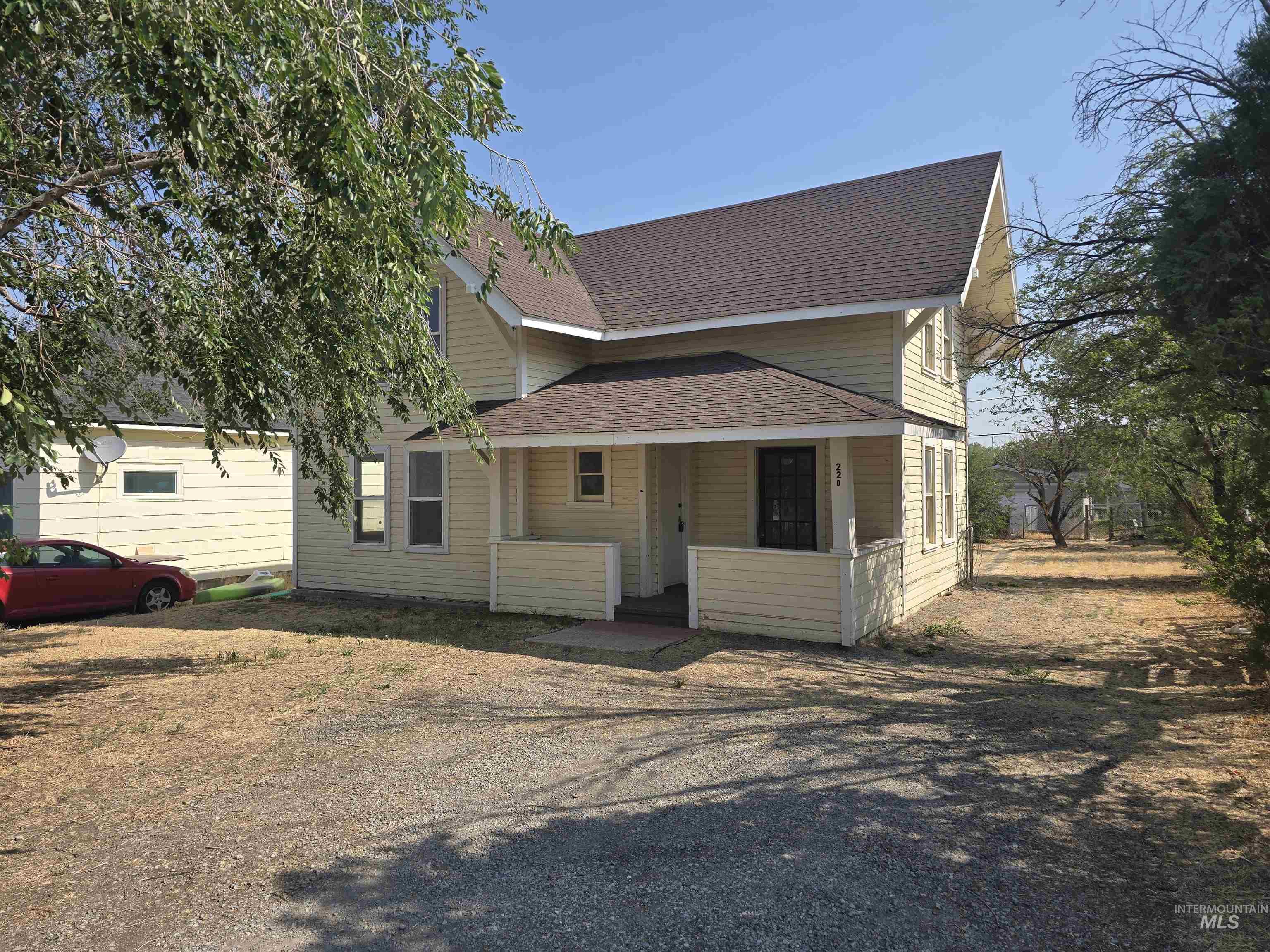 220 S 8th Ave Property Photo 1