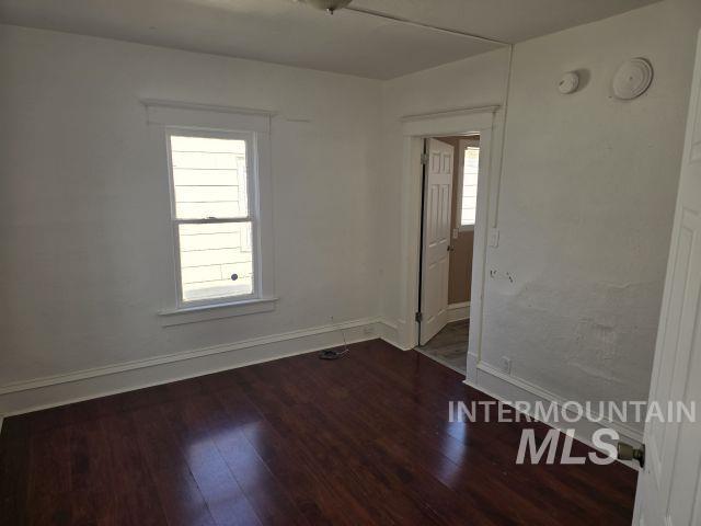 220 S 8th Ave Property Photo 5