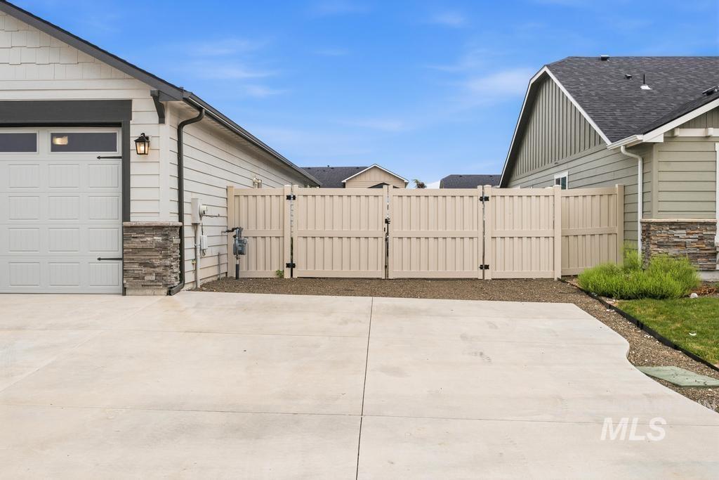 5790 E Lekeitio Village Dr Property Photo 3
