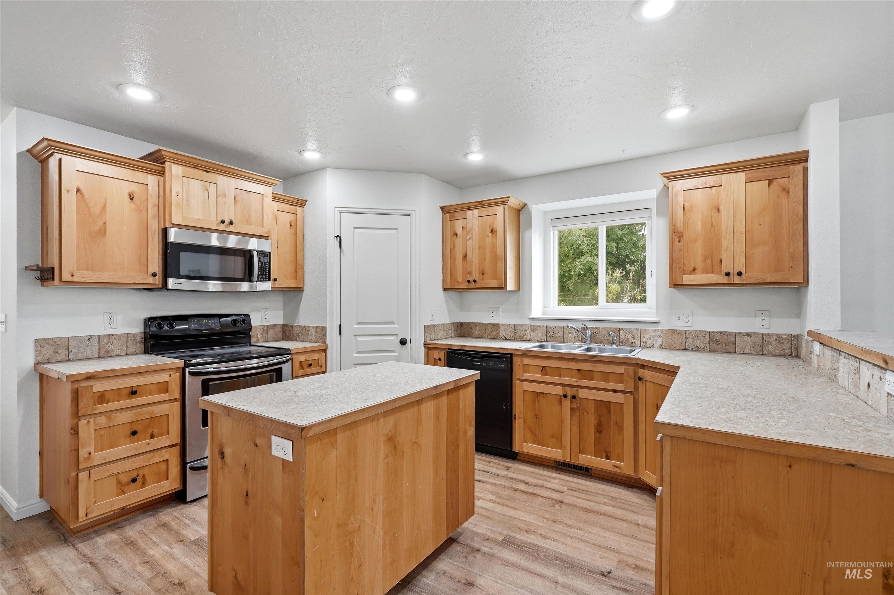 6219 W York Property Photo 4