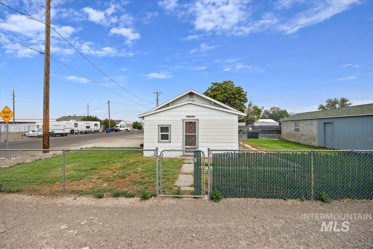 201 Locust Street South Property Photo 2