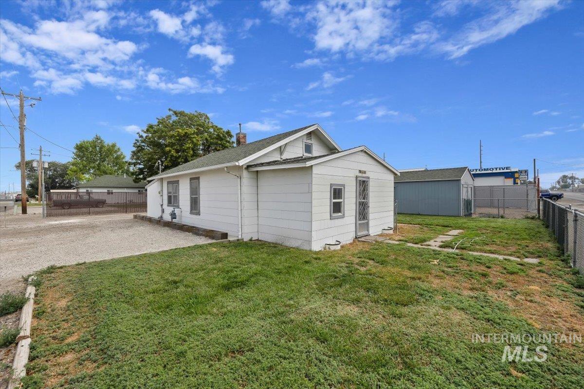201 Locust Street South Property Photo 4