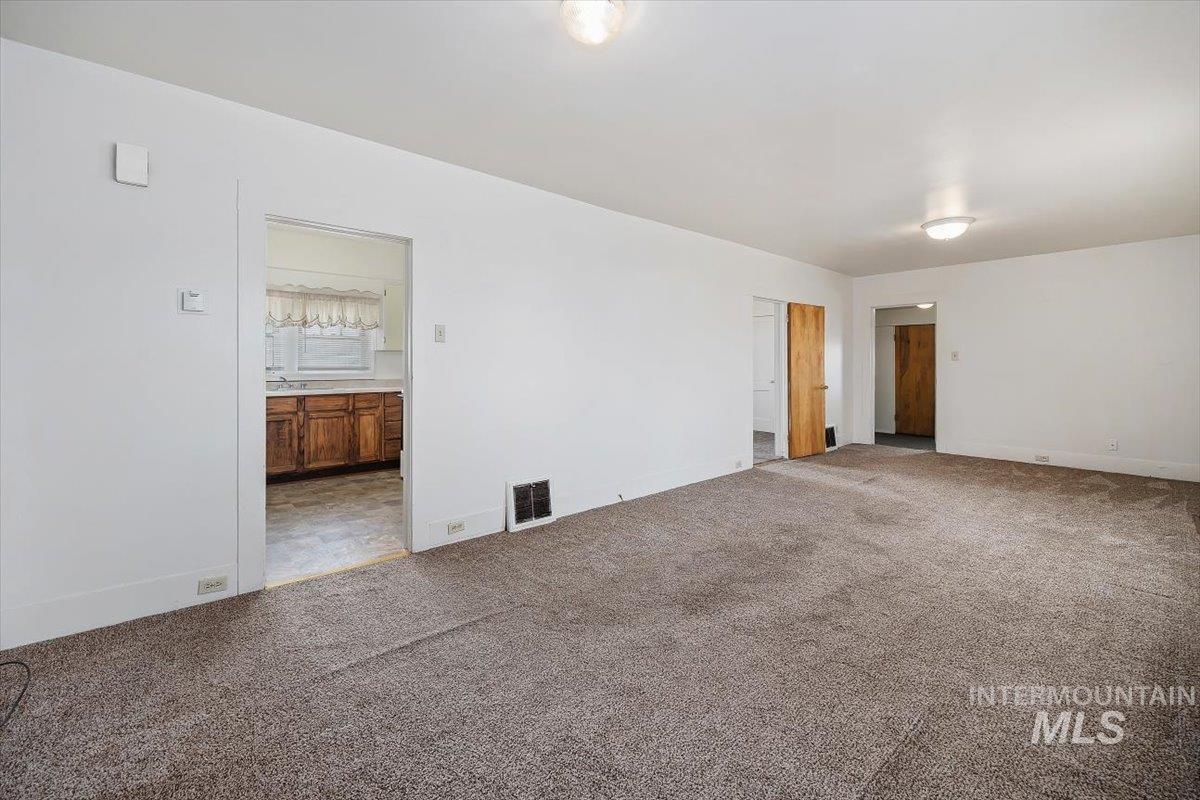 201 Locust Street South Property Photo 7