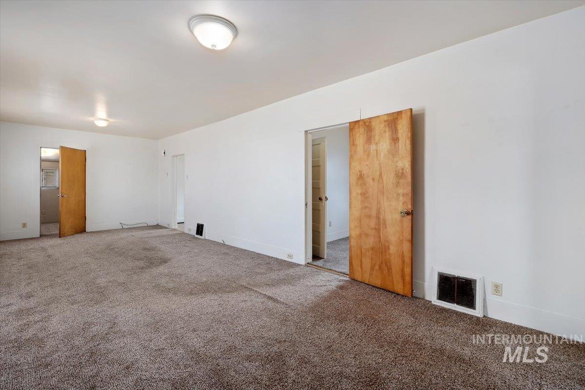 201 Locust Street South Property Photo 8