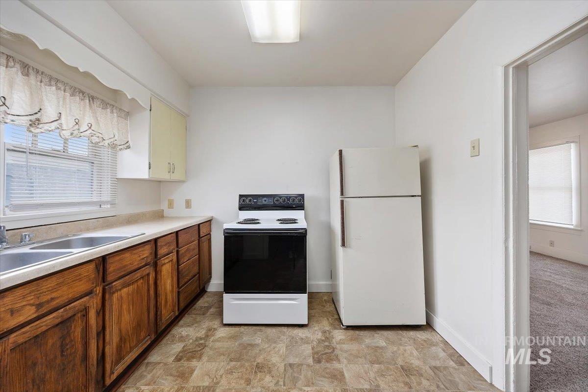 201 Locust Street South Property Photo 10