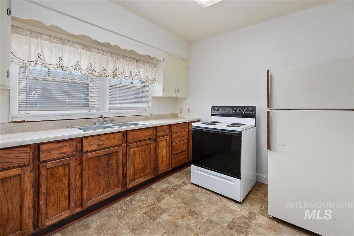 201 Locust Street South Property Photo 13