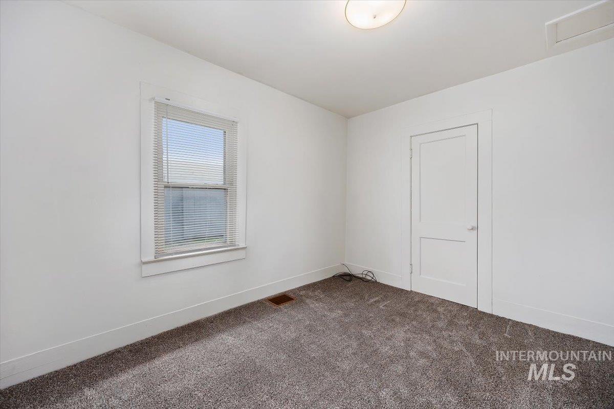 201 Locust Street South Property Photo 16