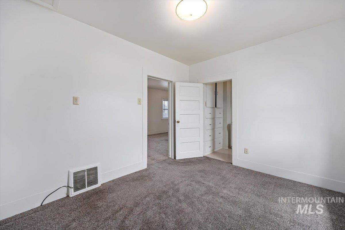 201 Locust Street South Property Photo 17