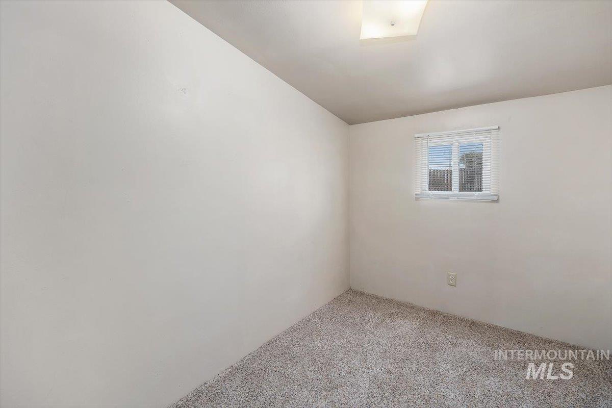 201 Locust Street South Property Photo 19
